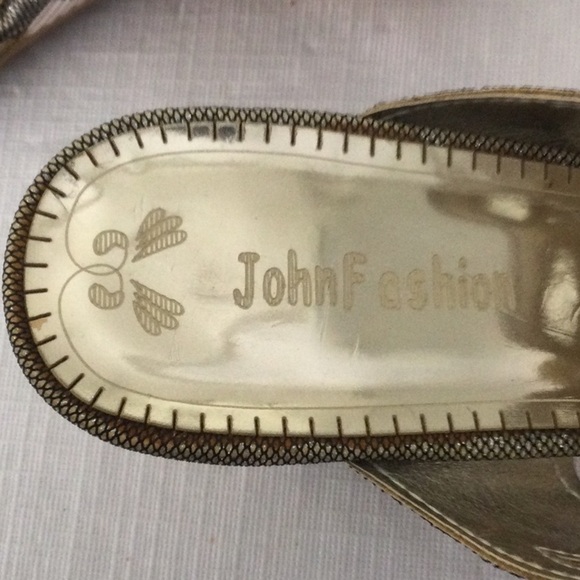 Elegant Silver Women's Sandals - Picture 7 of 7